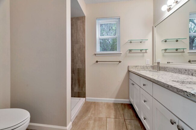 Building Photo - Beatifully Updated East Fay Home! Must See!