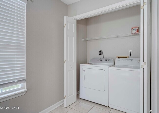 Building Photo - 305 S Star Ave