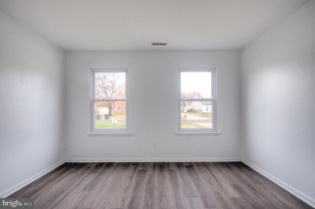 Building Photo - 49 Brambling Ln