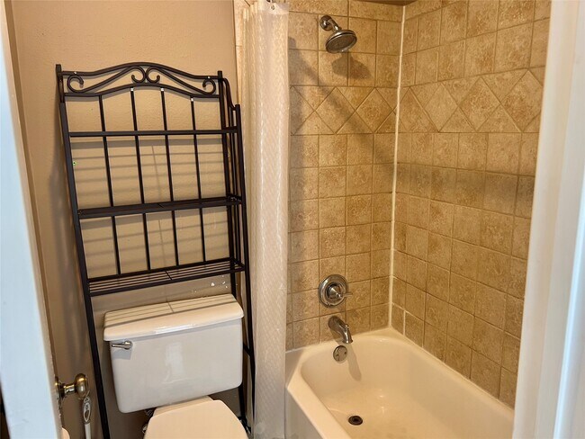 Building Photo - 1962 Augusta Dr