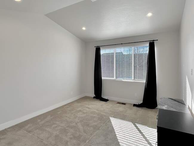 Building Photo - 6215 S Palatino Way
