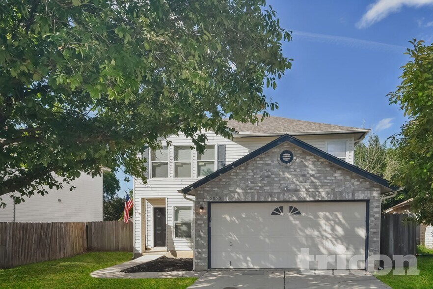 Building Photo - 8055 Chestnut Cedar Dr
