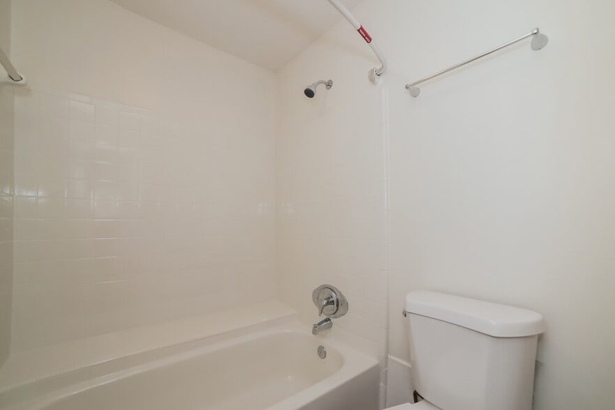 Building Photo - 4749 Jamerson Forest Cir