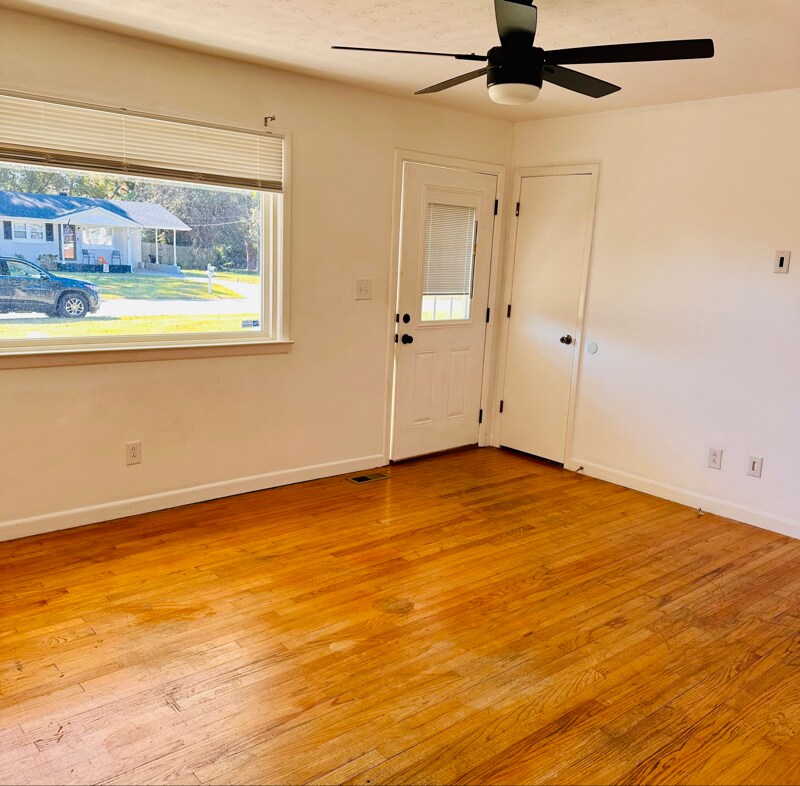 Building Photo - 7 Princeton Dr