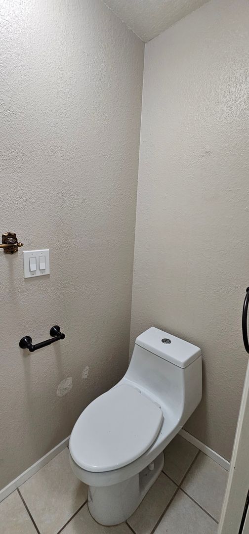 Building Photo - 715 Mikkelsen Dr