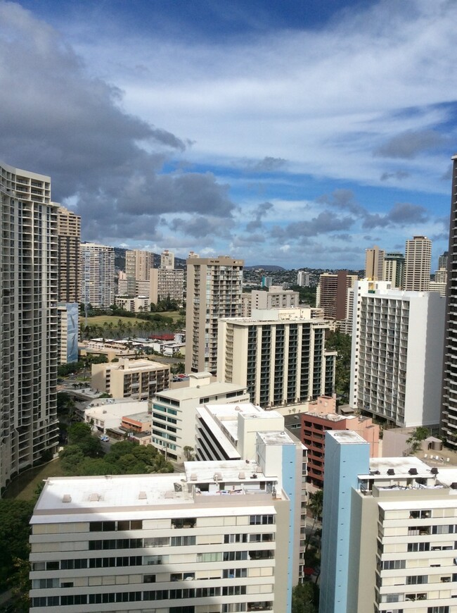 Building Photo - Chateau Waikiki