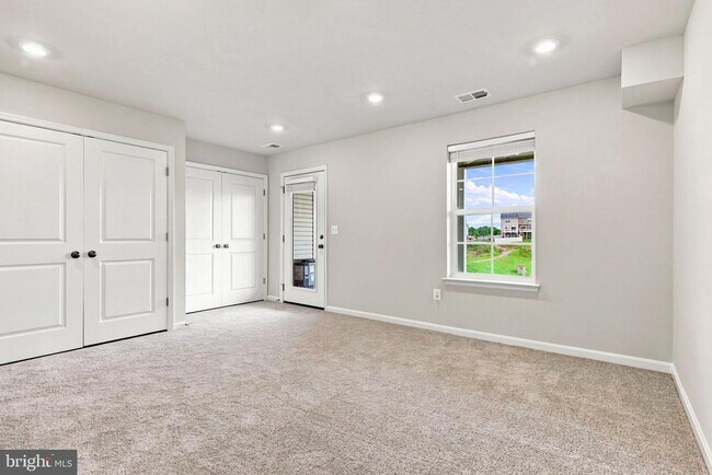 Building Photo - 417 Seeback Dr