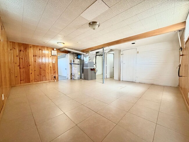 Building Photo - Inviting Holladay Home with Large Yard, Carport & Extra Parking