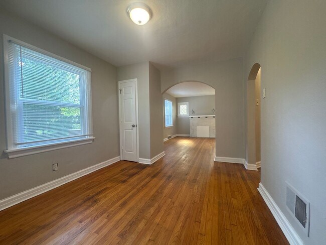 Building Photo - Stunning 3-Bedroom Home with Spacious Fenc...