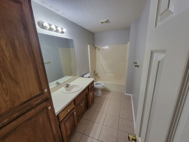 Building Photo - 1010 S Liberty Dr