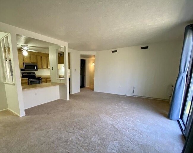Building Photo - "Charming 2-Bed Condo Retreat with Modern Comfort in Imperial, PA!"