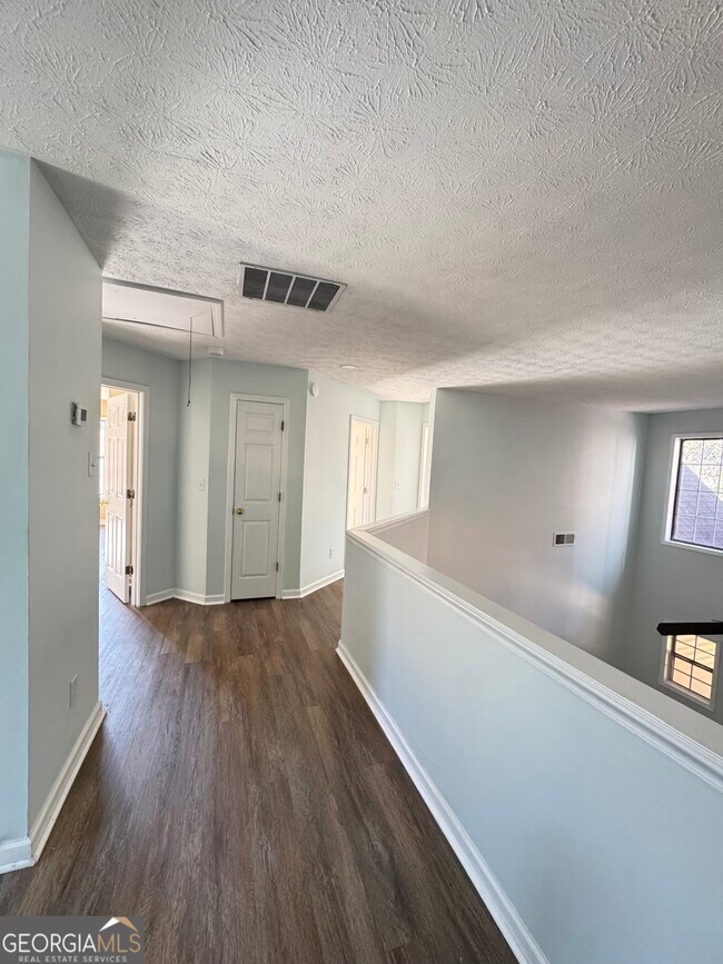Building Photo - 1009 Chads Ridge