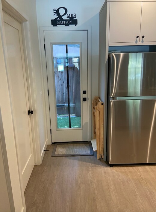 Door to back patio - 605 W Anapamu St