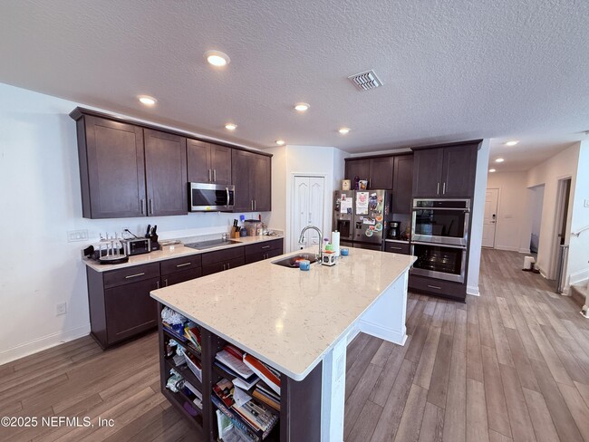 Building Photo - 2563 Lantana Ln