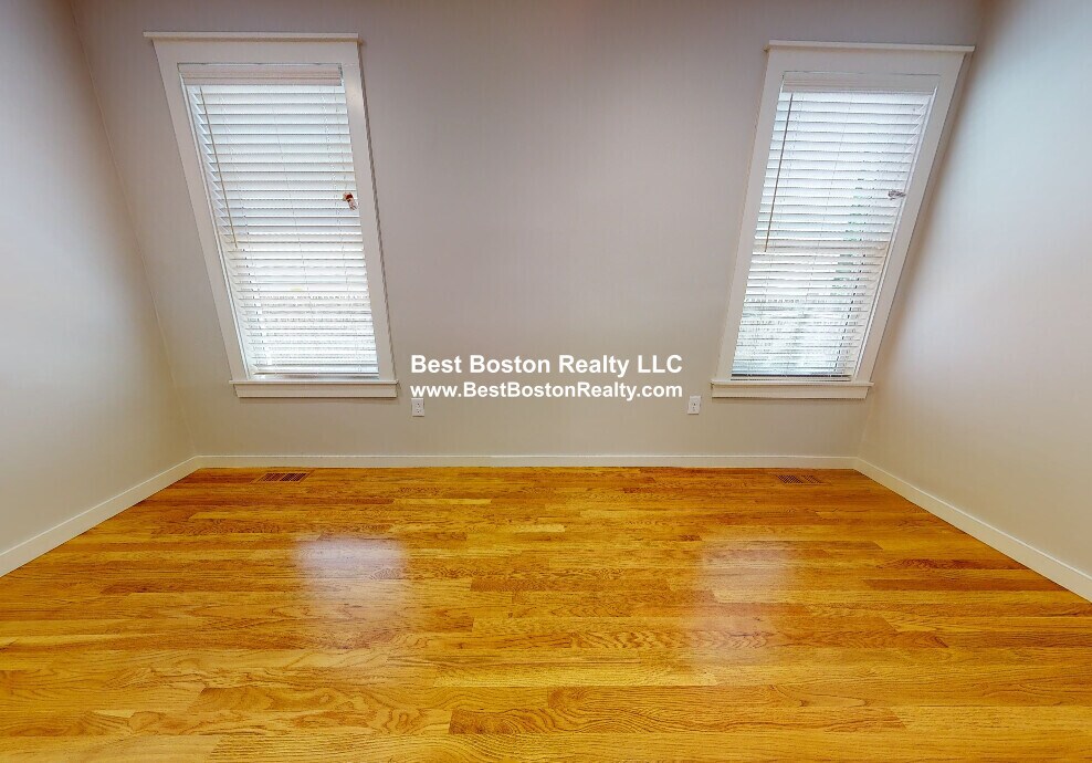 Building Photo - 568 Green St