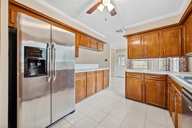 Building Photo - 2159 River Village Dr