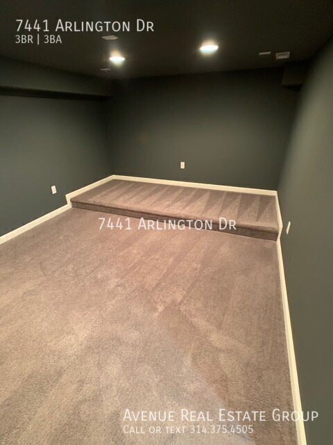 Building Photo - 7441 Arlington Dr
