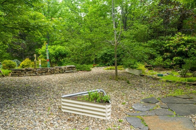 Building Photo - 348 Winding Ridge