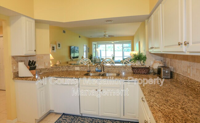 Building Photo - 2405 Harmony Ln
