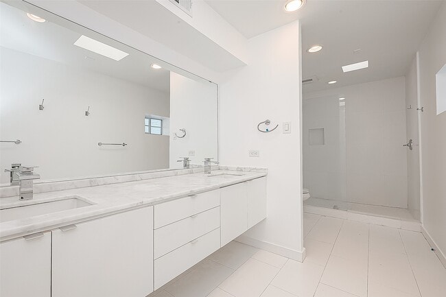 Building Photo - 161 Sage Rd