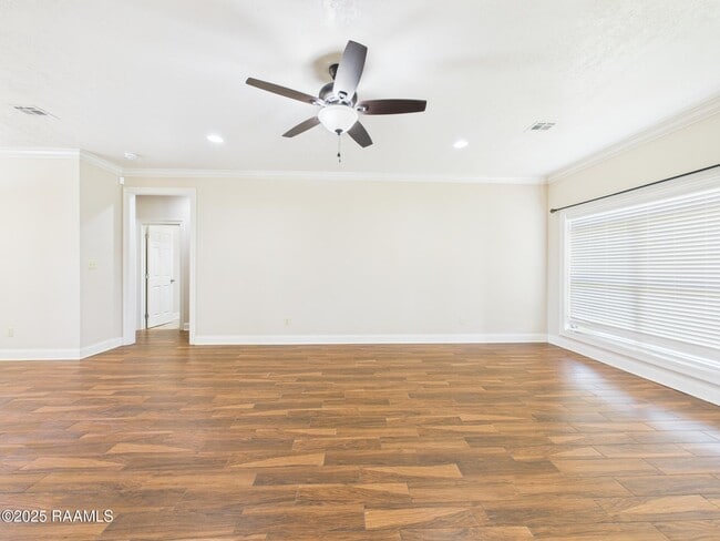 Building Photo - 1013 Gleaux Dr