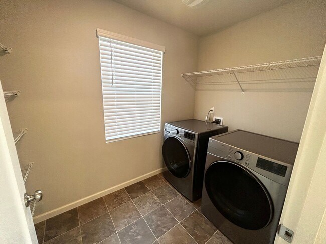 Building Photo - New 4 Bedroom North Plains Home!!!