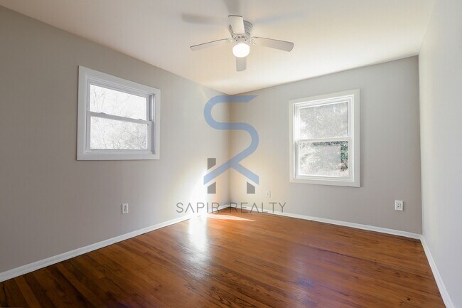 Building Photo - Move in before November 30th and choose your reward: a $250 Amazon Gift Card or a 55" Smart TV!