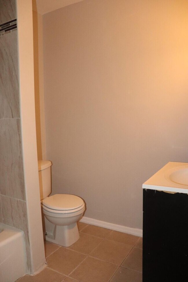 Building Photo - 28 Beechwood Pl