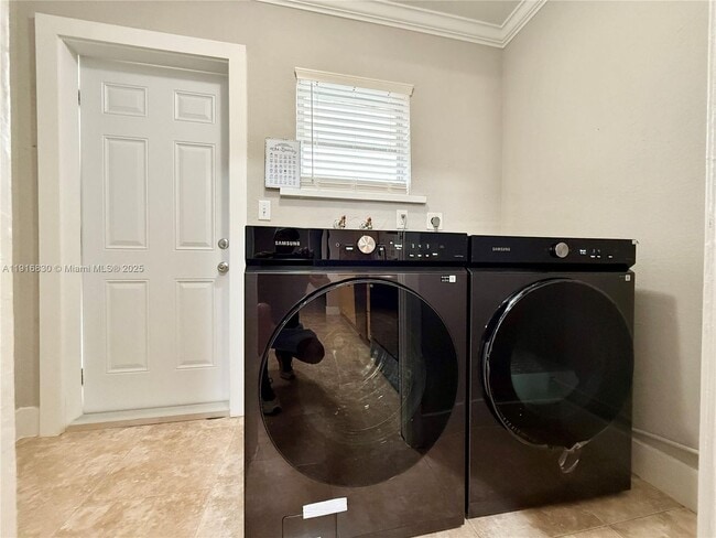 Building Photo - 216 SE 5th St