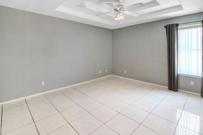 Building Photo - 715 Lake View Dr