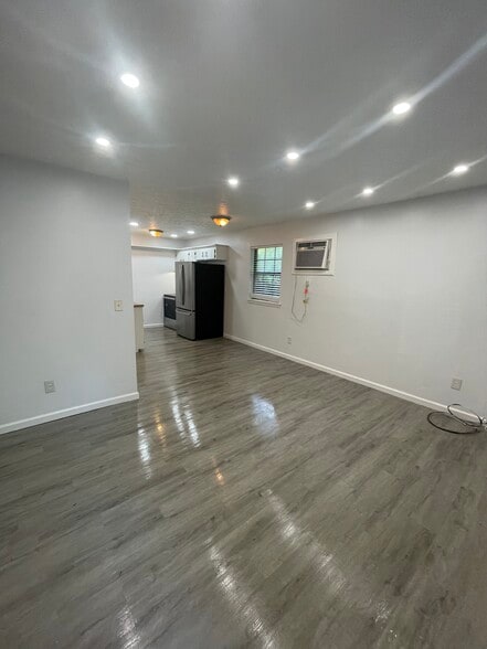 Building Photo - 115 Myatt Dr