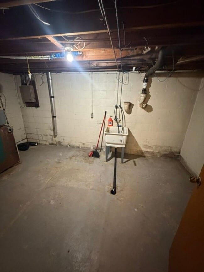 Building Photo - 525 Mishler Rd