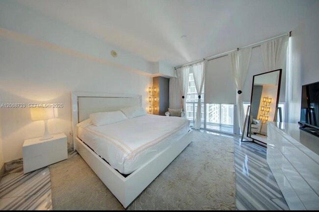 Building Photo - 485 Brickell Ave