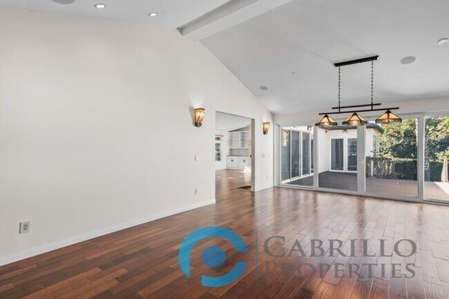 Building Photo - 7940 La Jolla Shores Dr