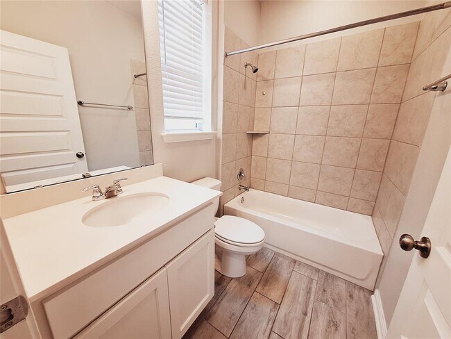 Building Photo - 124 Peruvian Ln