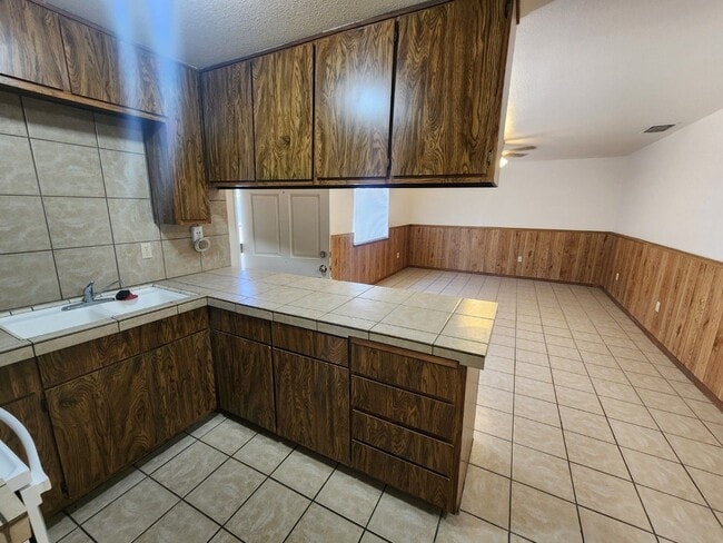 Building Photo - Cozy 1 Bedroom Apartment
