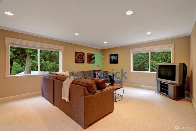 Building Photo - Rare opportunity!! Spacious 3 Bedroom Sammamish Home with 2 bonus rooms, RV Parking & Huge Backyard!
