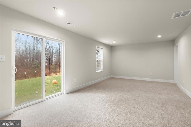 Building Photo - 304 Sweetbay Rd