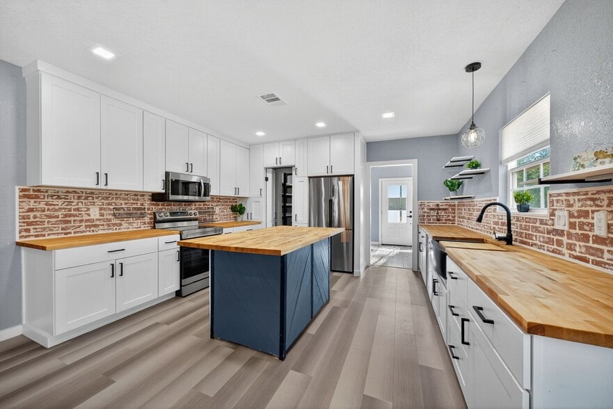 Building Photo - 1203 Ave J