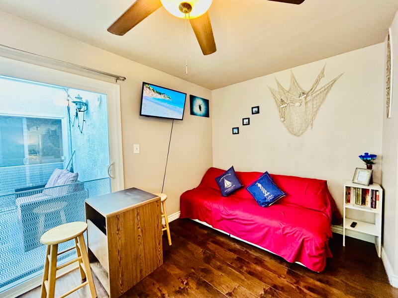 Building Photo - 604 17th St