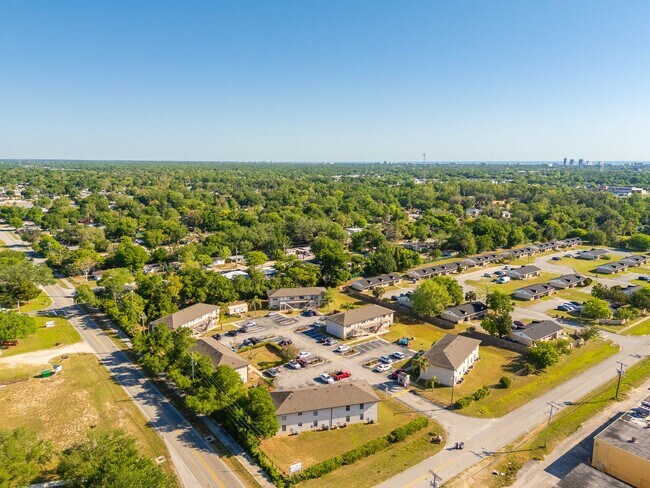 Building Photo - Charming 1 Bed, 1 Bath Condo