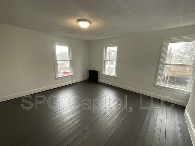 Building Photo - 1939 Briggs St