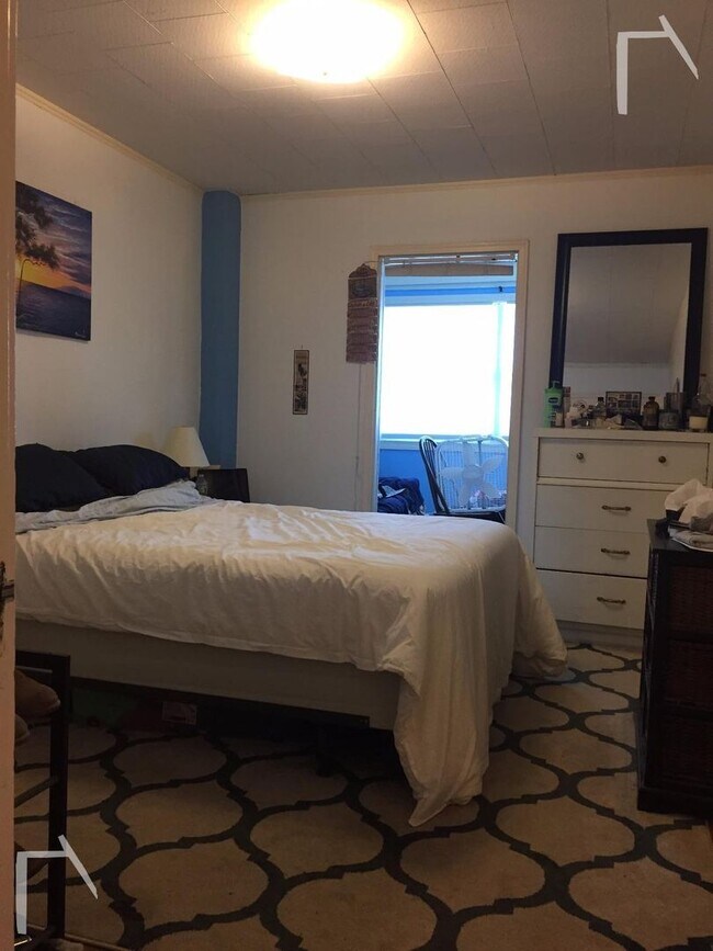 Building Photo - 214 Summer St