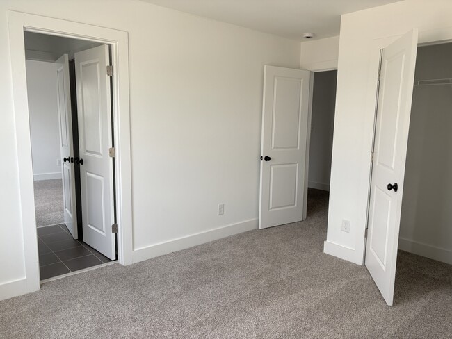 Building Photo - 120 Willa Mae Ln