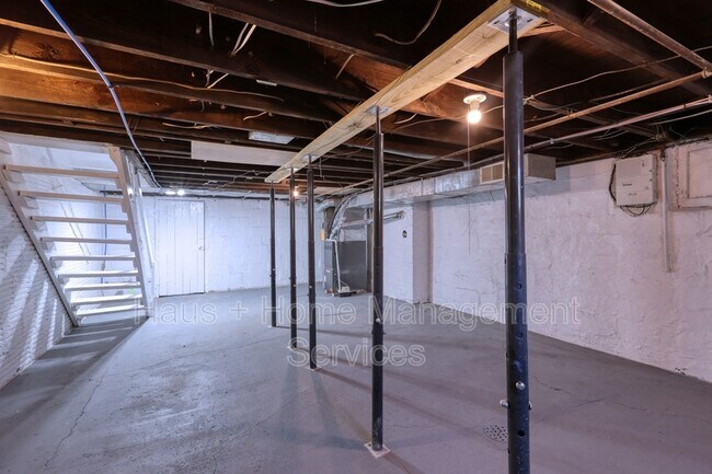 Building Photo - 68 Dewey St