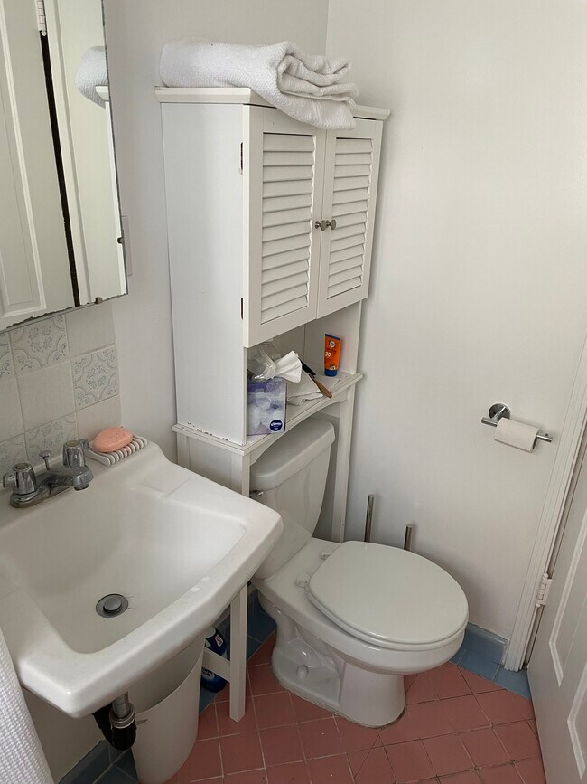 bathroom - 1443 10th St