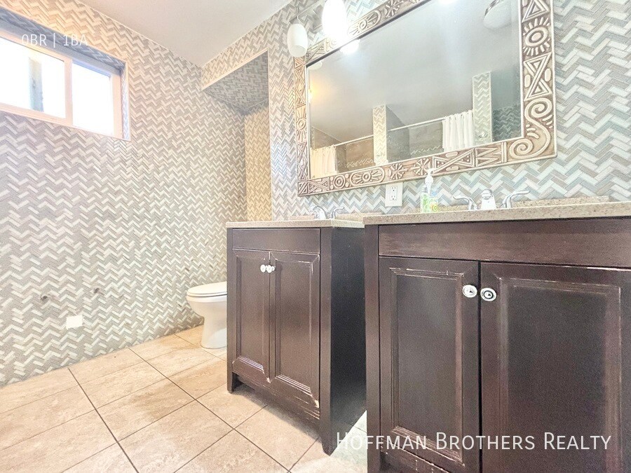 Building Photo - 2422 Venice Blvd.