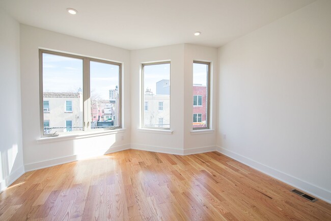 Building Photo - 2022 N 5th St