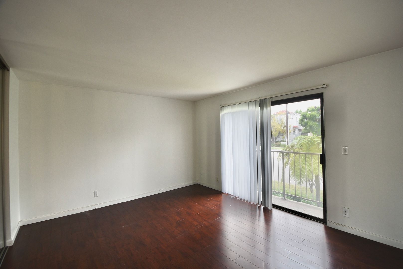 Building Photo - 15128 Burbank Blvd