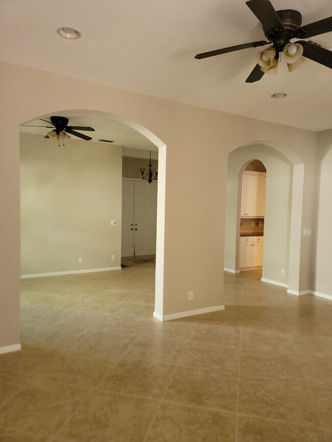 Building Photo - 9335 Plantation Estates Dr